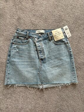 Abercrombie & Fitch The 90s Micro Mini High Rise Crossover Skirt (27)